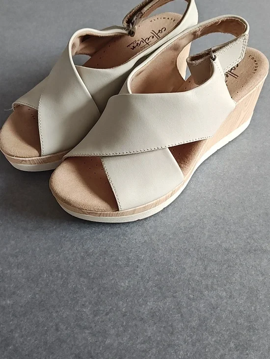 Sandals - Picture 3 of 3